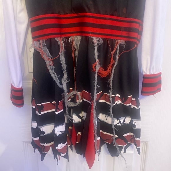 Scream Cheerleader Costume

Spirit Halloween - Picture 3 of 6